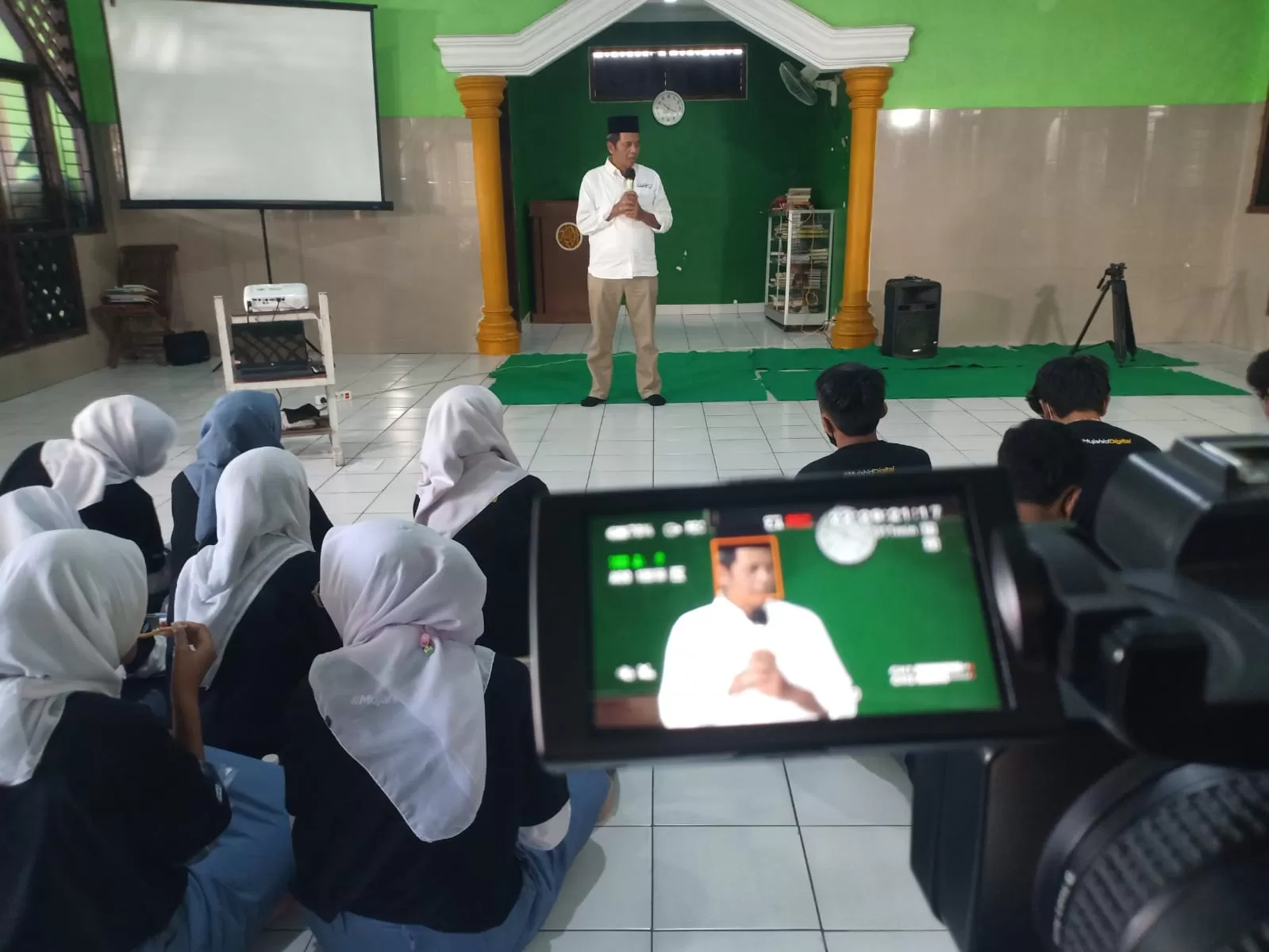 Cara MUI Dekat dengan Anak Jalanan dan Dhuafa, Ajak Berinternet Sehat