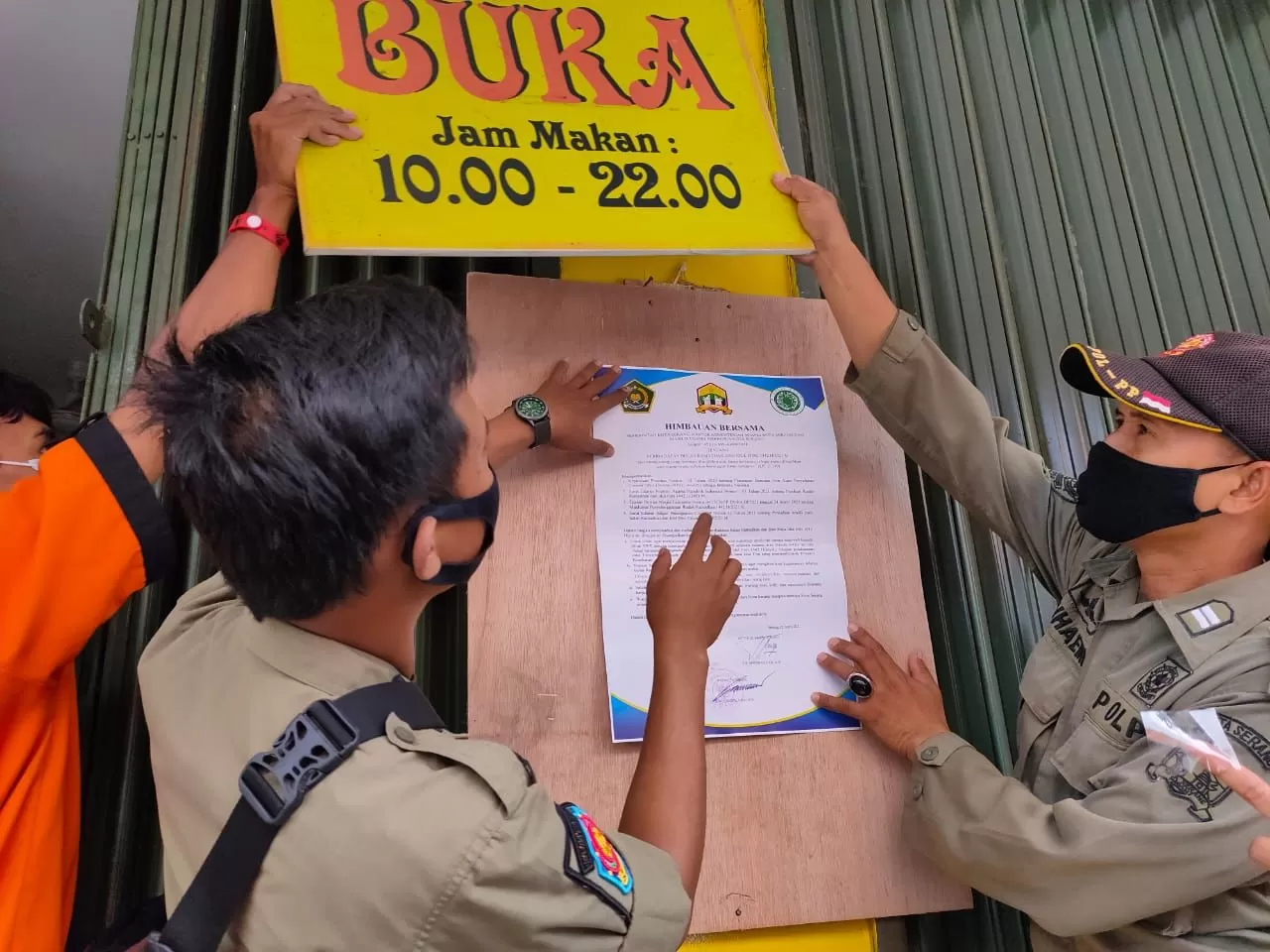 Buka Warung Makan di Siang Hari Bulan Puasa, Apa Saya Berdosa?