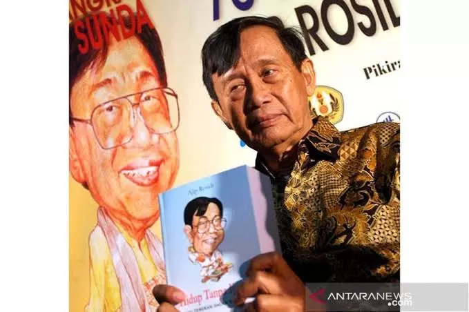 Ajip Rosidi di Mata Tokoh: Bukan Sastrawan Biasa dan Pemikir Islam Luar Biasa