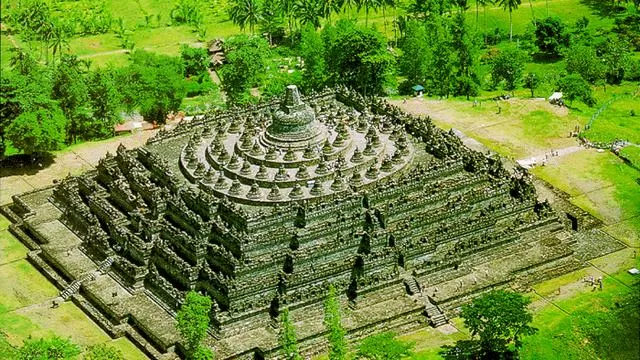 Bolehkah Wisata ke Candi