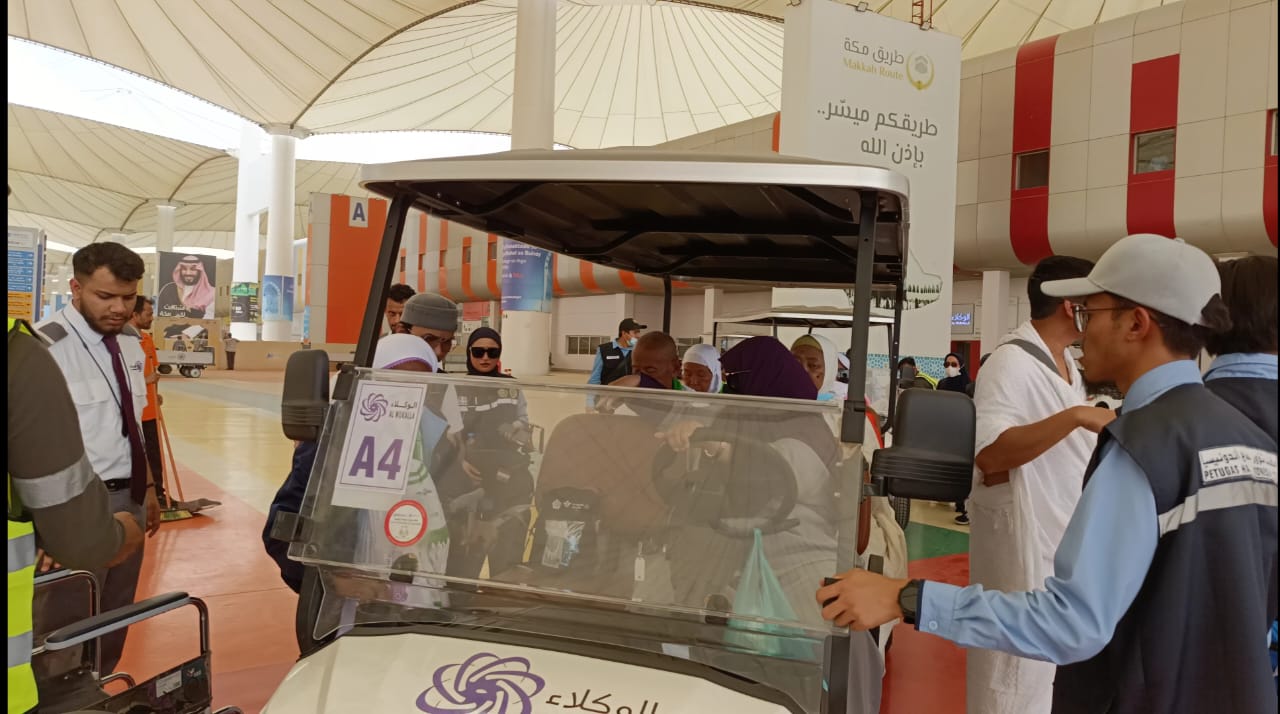 PPIH Dapat Bantuan Mobil Golf dari Syarikah untuk Antar Jamaah Terpisah Rombongan dan Kelelahan di Mina PPIH Dapat Bantuan Mobil Golf dari Syarikah untuk Antar Jamaah Terpisah Rombongan dan Kelelahan di Mina