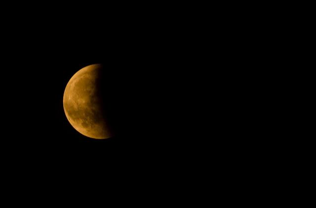 Gerhana Bulan Total Terjadi Malam Ini, Begini Anjuran Hingga Tata Cara Shalat Khusuf