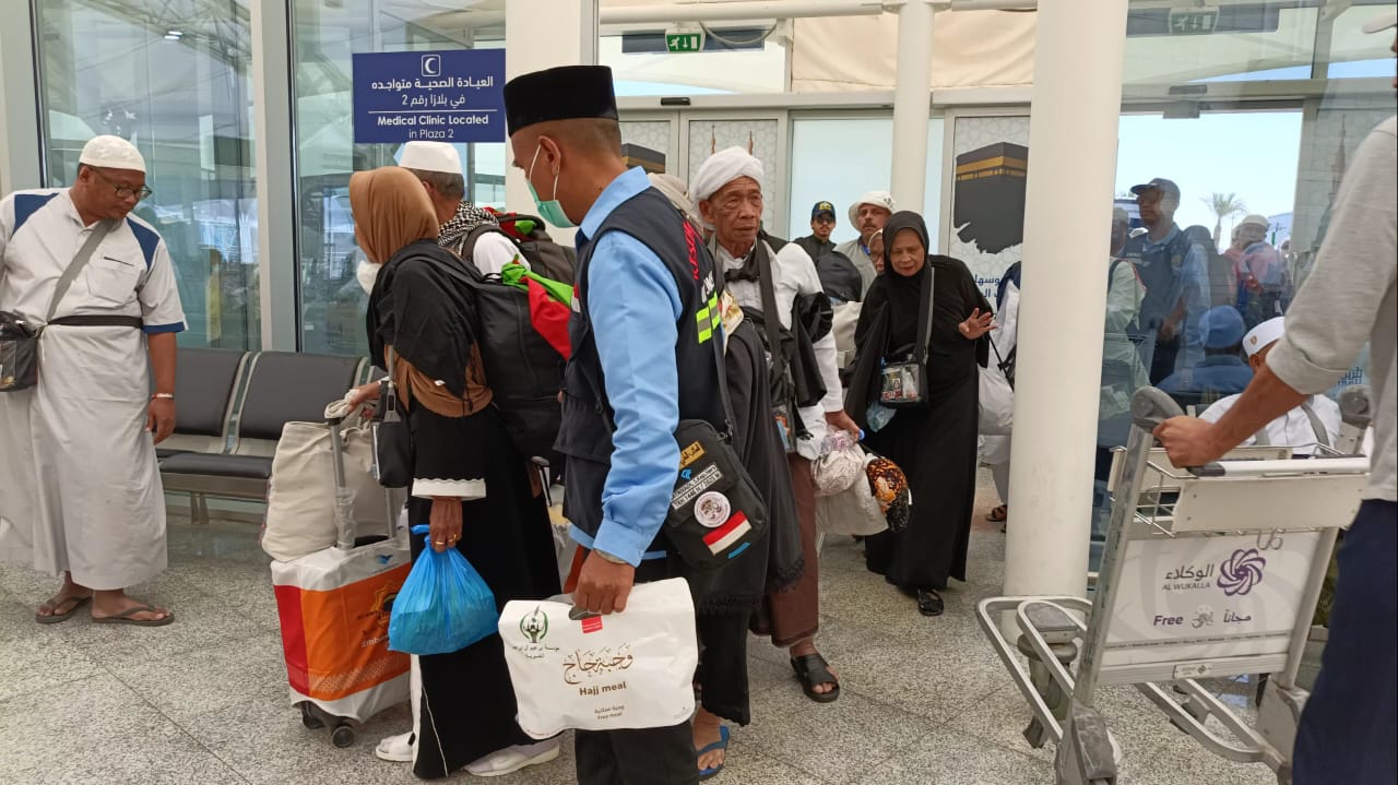 Jamaah tanpa Pendamping Wafat di Bandara, Teman Sekamar Bawa Pulang Koper Jamaah tanpa Pendamping Wafat di Bandara, Teman Sekamar Bawa Pulang Koper