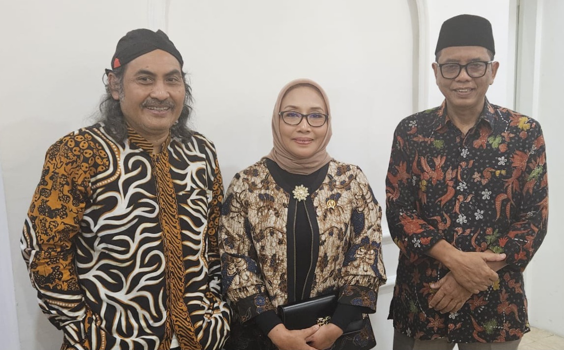 Pengurus Komisi Infokom MUI Arifatul Choiri Fauzi Resmi Jadi Menteri PPPA, Ini Doa dan Harapan MUI Pengurus Komisi Infokom MUI Arifatul Choiri Fauzi Resmi Jadi Menteri PPPA, Ini Doa dan Harapan MUI