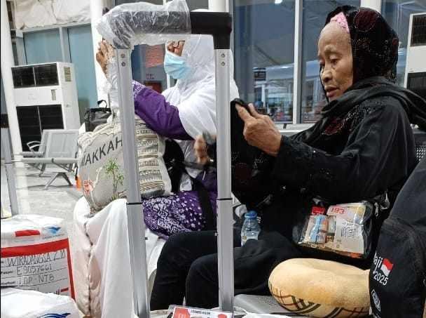 Suami Wafat dalam Perjalanan ke Bandara Madinah, Sakiyah Pulang Seorang Diri Suami Wafat dalam Perjalanan ke Bandara Madinah, Sakiyah Pulang Seorang Diri