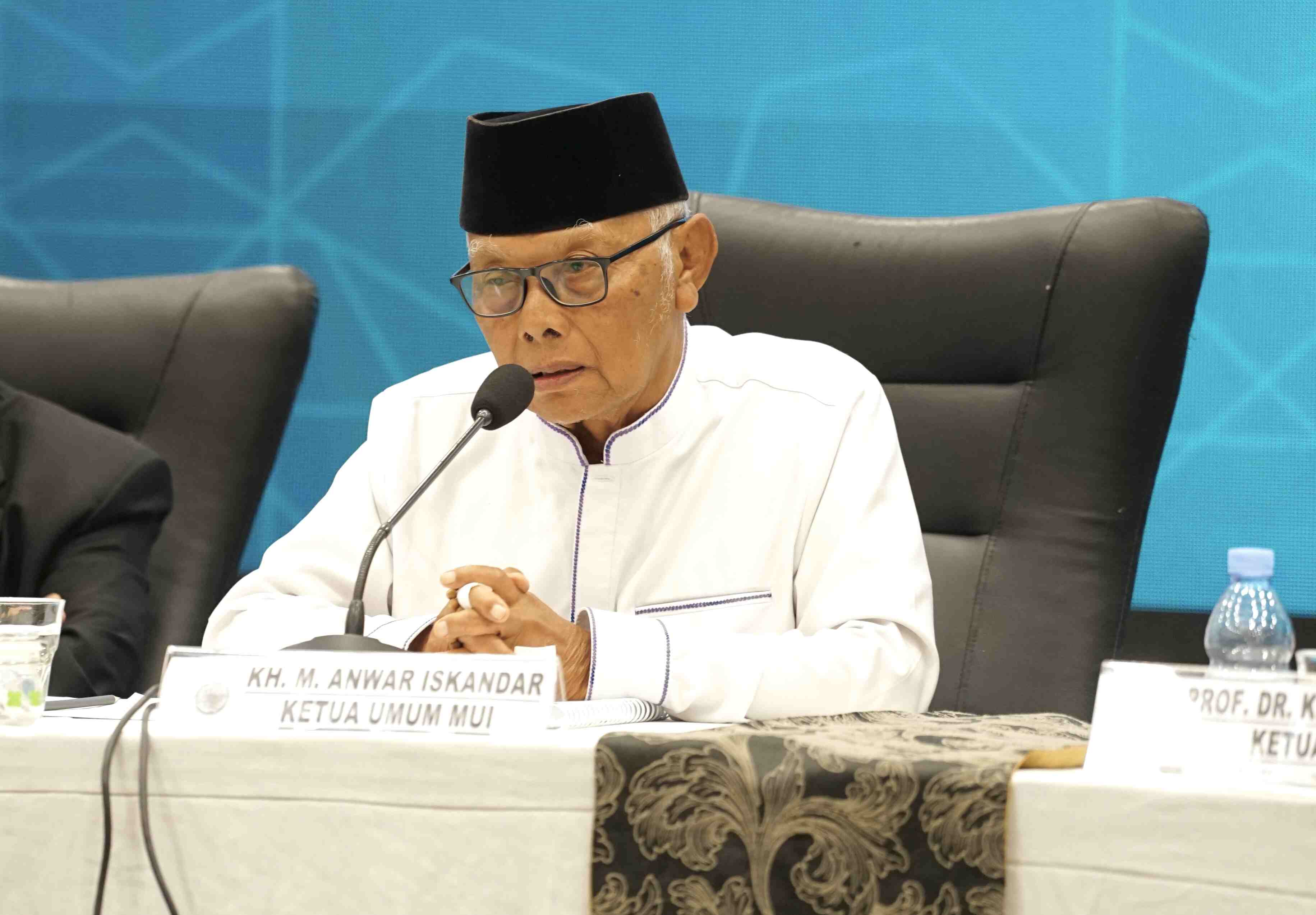 Rapat Perdana Dewan Pimpinan MUI, Kiai Anwar Iskandar Ingatkan Luruskan Niat Berkhidmat