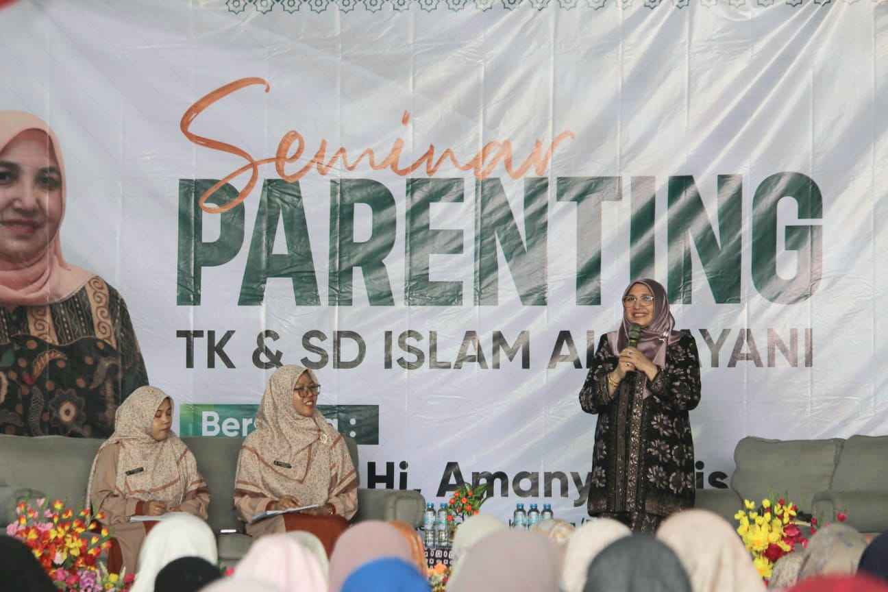 Di Seminar Parenting SDI Al-Bayani, Prof Amany Ingatkan Pentingnya Bangun Komunikasi