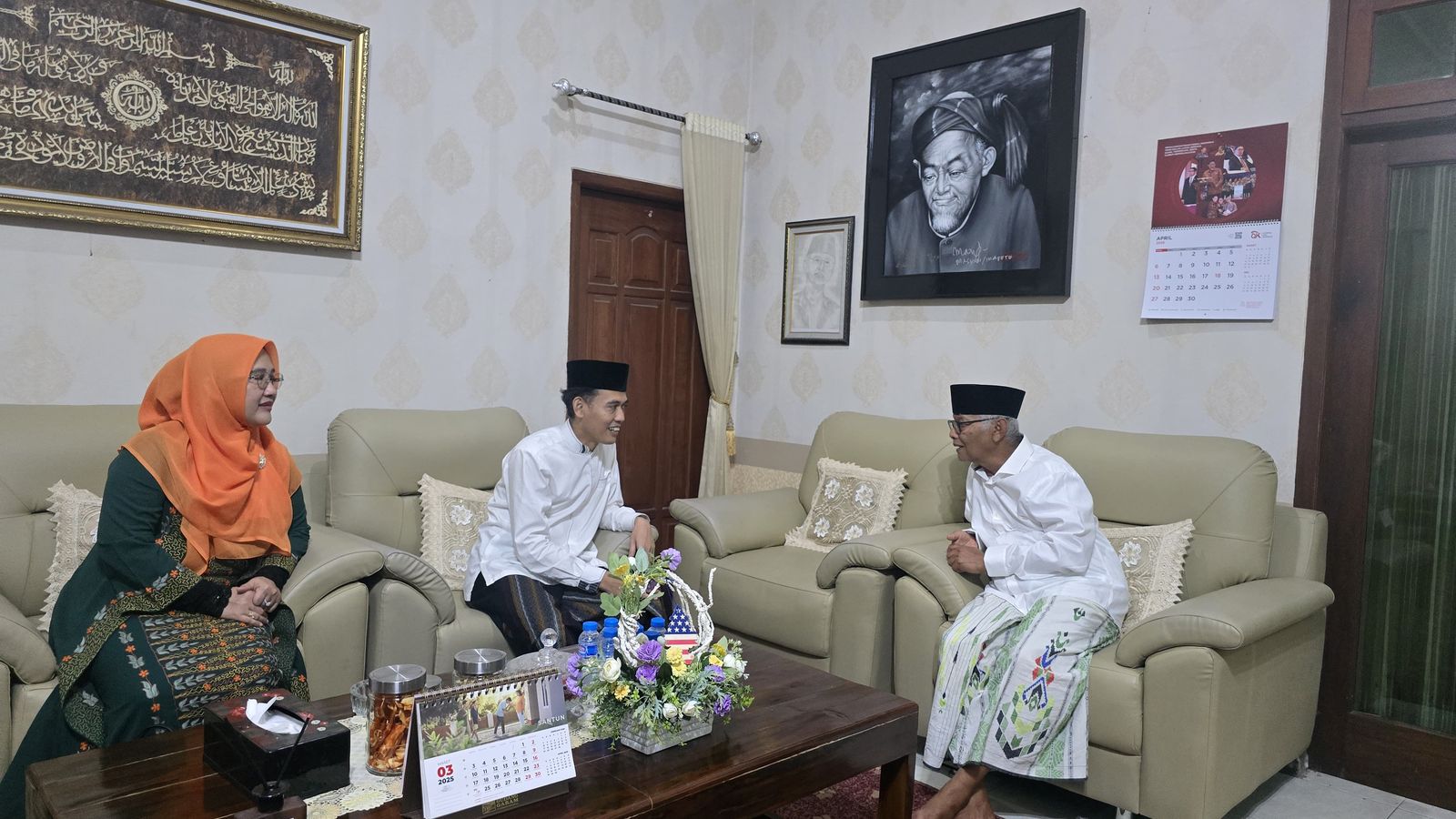 Silaturahim ke Kediaman Ketum MUI di Ponpes Al Amin Kediri, Prof Asrorun Niam Bicarakan Fatwa Kondisi Global dan Kepemudaan