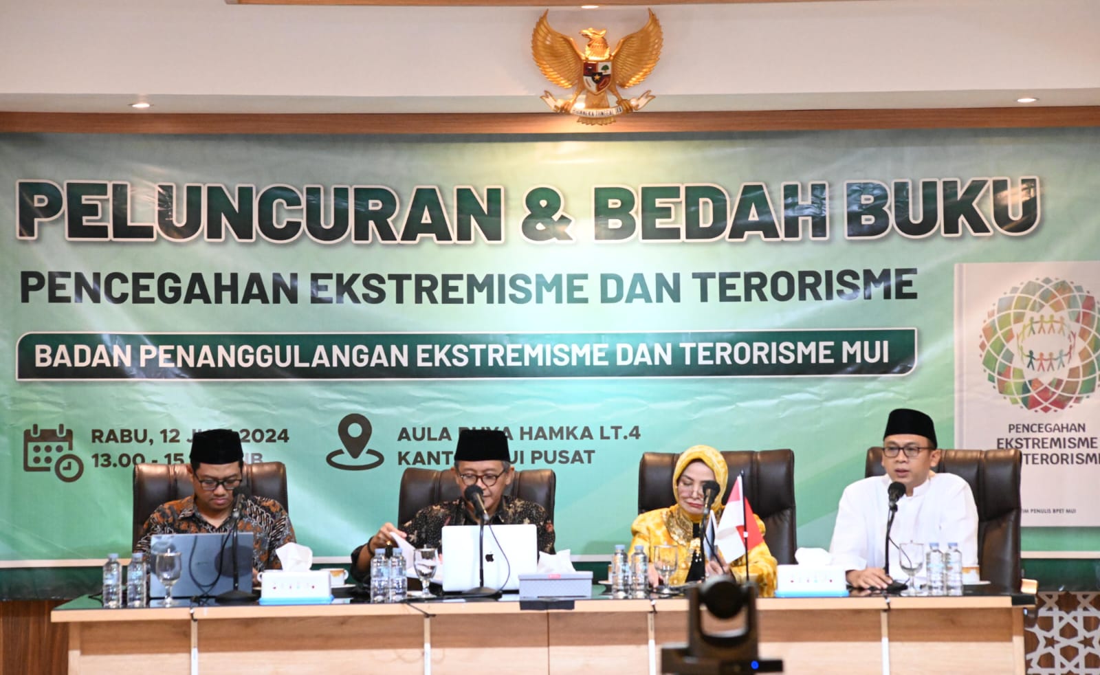Luncurkan Buku Cegah Terorisme Ekstremisme, Ketua BPET MUI: Kami Ingin Tengahkan Posisi Agama dan Terorisme Luncurkan Buku Cegah Terorisme Ekstremisme, Ketua BPET MUI: Kami Ingin Tengahkan Posisi Agama dan Terorisme