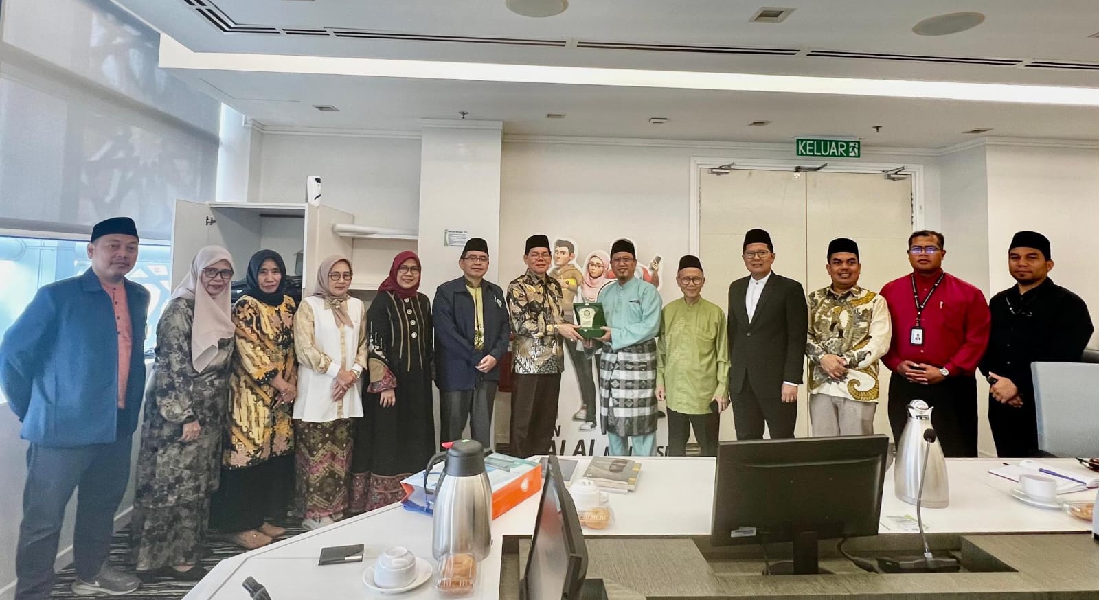 Perkuat Sertifikasi Halal Negara Serumpun: Indonesia Pusat Halal Dunia Perkuat Sertifikasi Halal Negara Serumpun: Indonesia Pusat Halal Dunia