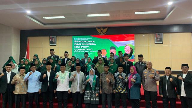 Ketua MUI Prof Amany Lubis Lantik Pengurus Majelis Ulama Indonesia Provinsi Gorontalo