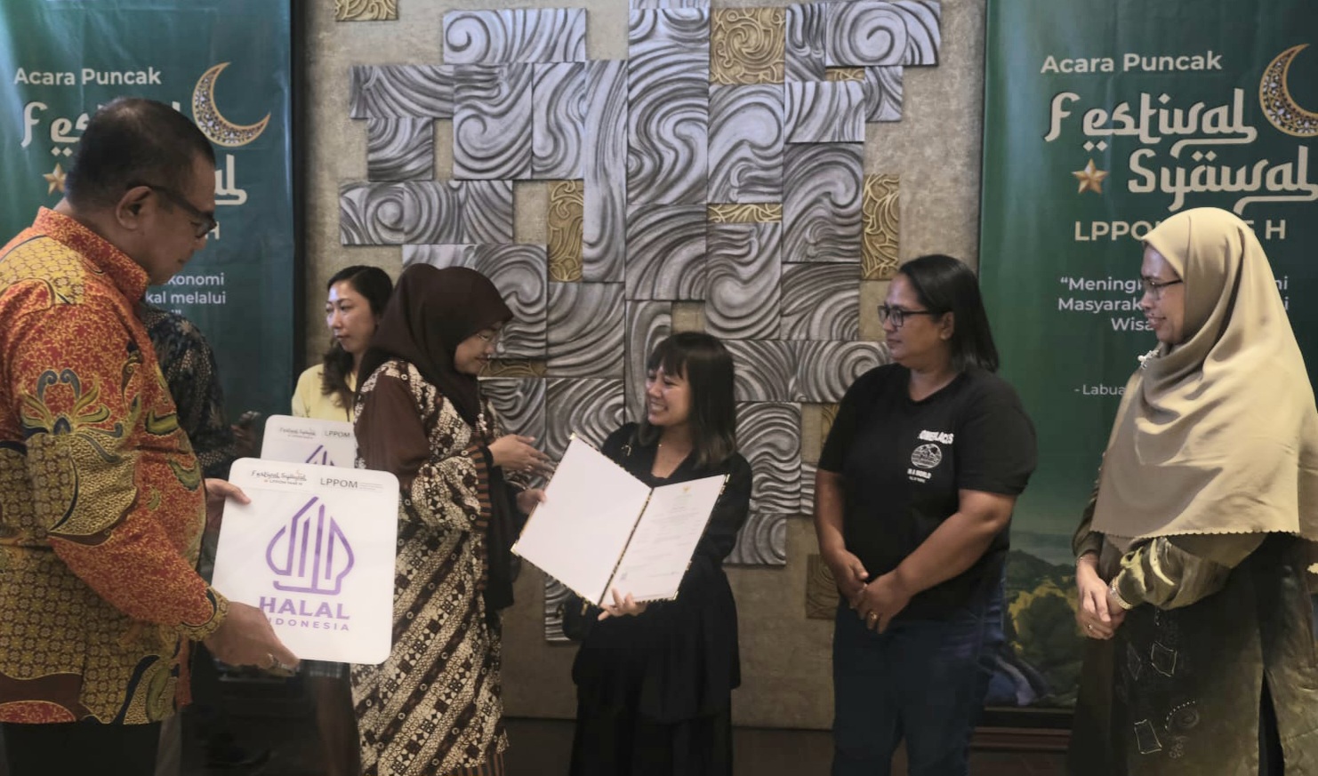 LPPOM MUI Gratiskan Sertifikasi Halal 125 UMKM di Lima Kawasan Wisata Prioritas Nasional LPPOM MUI Gratiskan Sertifikasi Halal 125 UMKM di Lima Kawasan Wisata Prioritas Nasional