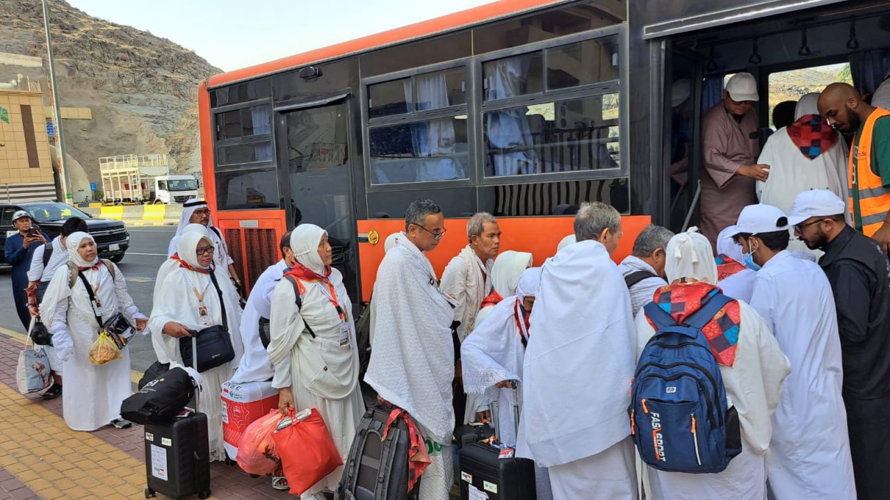 Puncak Haji, Jemaah Berangkat Bergelombang ke Arafah untuk Wukuf Puncak Haji, Jemaah Berangkat Bergelombang ke Arafah untuk Wukuf