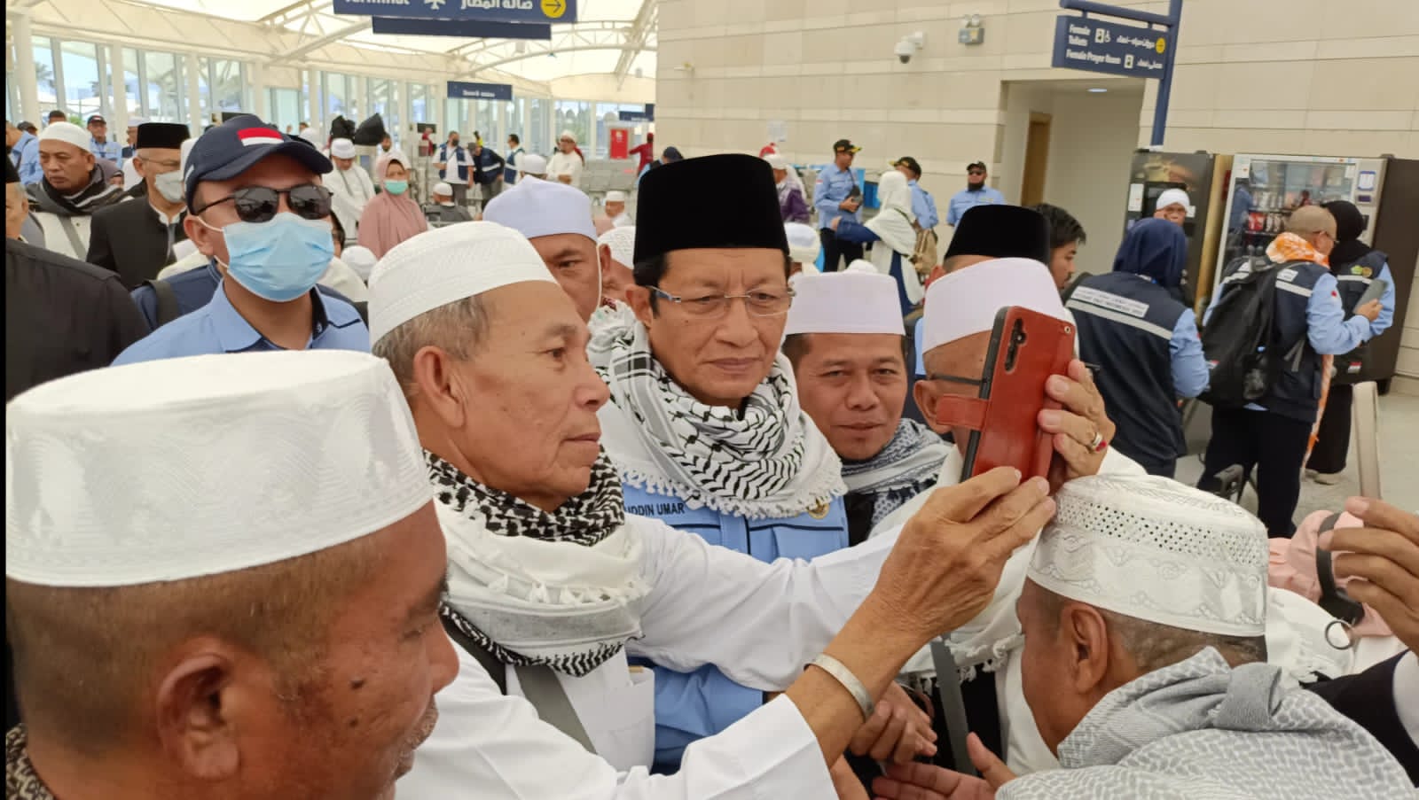 Menag Lepas Kepulangan Kloter LOP 2, Jamaah Sebut Haji Berjalan Lancar