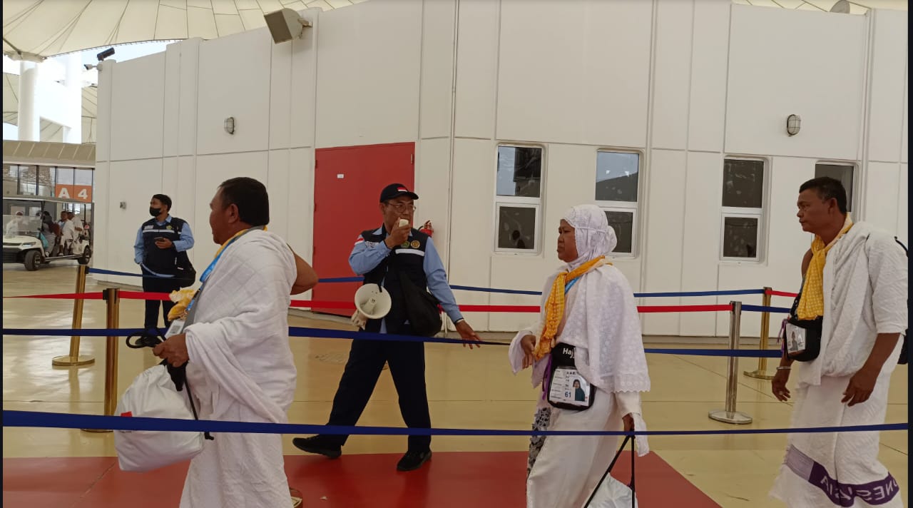 Tiba di Bandara Jeddah, Jamaah Haji Diingatkan Larangan Setelah Berihram Tiba di Bandara Jeddah, Jamaah Haji Diingatkan Larangan Setelah Berihram