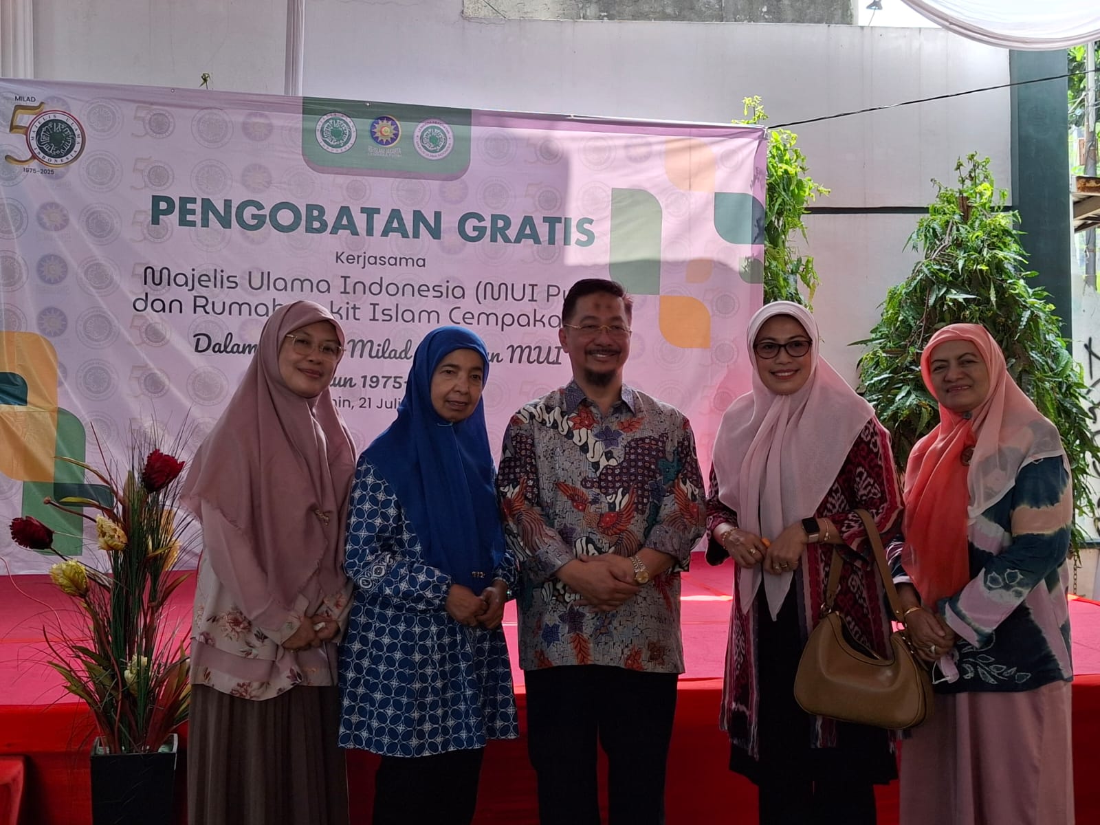 Gelar Pengobatan Massal Gratis, RSIJ: Kami Selalu Terbuka untuk Bekerja Sama dengan MUI Gelar Pengobatan Massal Gratis, RSIJ: Kami Selalu Terbuka untuk Bekerja Sama dengan MUI