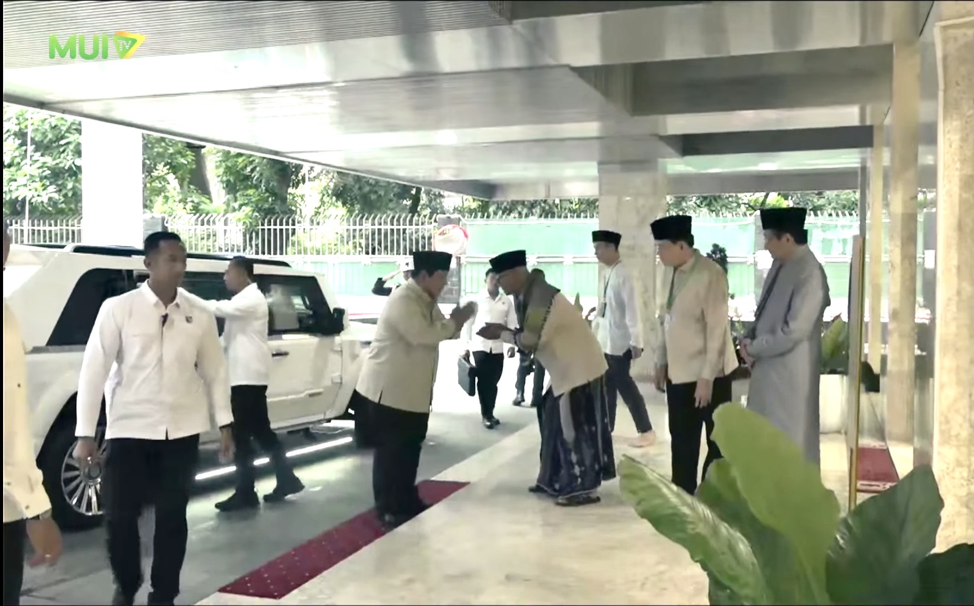 Disambut Ketua Umum MUI, Presiden Prabowo Tiba di Masjid Istiqlal
