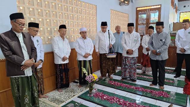 Sejumlah Pengurus MUI Ziarah ke Makam KH Sahal Mahfuzh di Pati Jateng, Doakan dan Teladani Sang Kiai