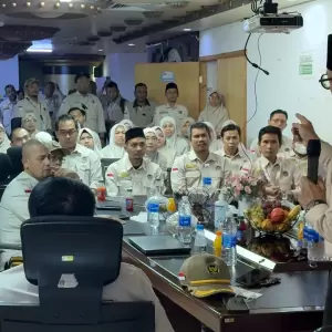 Wamen bersama tenaga kesehatan KKHI Arab Saudi, Rabu malam 20-5-26