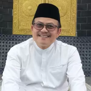 KH Khariri Makmun, Lc, DPL, M.A