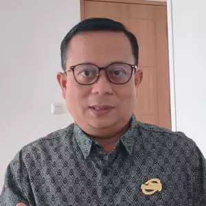 Majelis Ahli Komisi Infokomdigi MUI Thobib Al Asyhar Terima Penghargaan Kepemimpinan Komunikasi Pemerintah