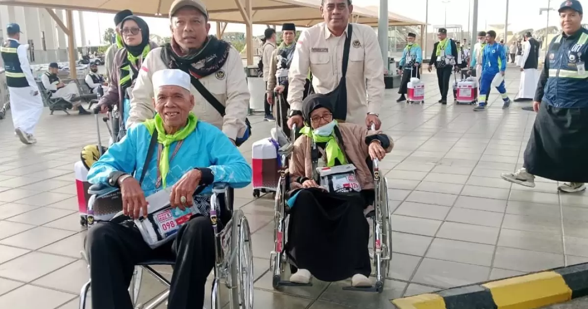 Didorong dengan Kursi Roda