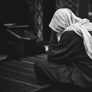 Antara Identitas Keislaman dan Komitmen terhadap Syariat