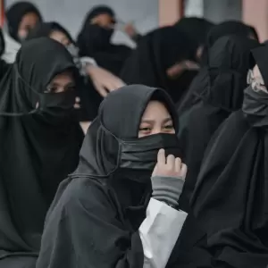 Azerbaijan Larang Hijab di Sekolah, Siswi Menangis dan Siswa Gelar Protes
