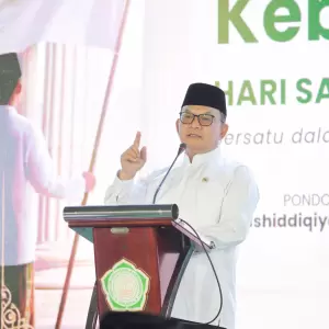 Menko Polkam Sampaikan Pesan Prabowo: Loyalitas Santri Hanya kepada Merah Putih