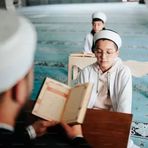 Islam tak Berhenti pada Simbol