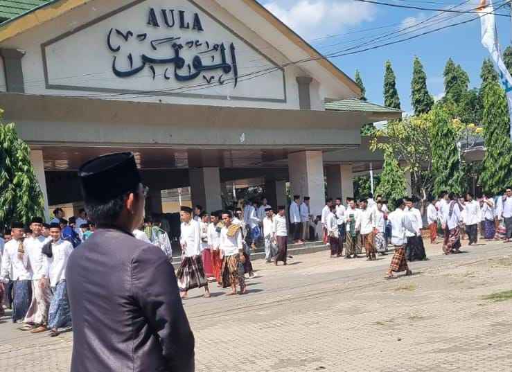 Duka dan Tradisi Pesantren di Mata Para Pembenci