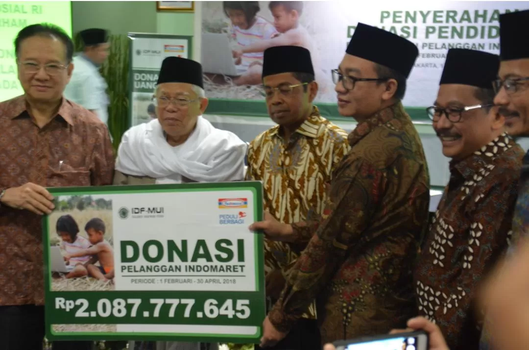 Indomaret Serahkan Donasi Konsumen Senilai Dua Miliar Rupiah Kepada MUI
