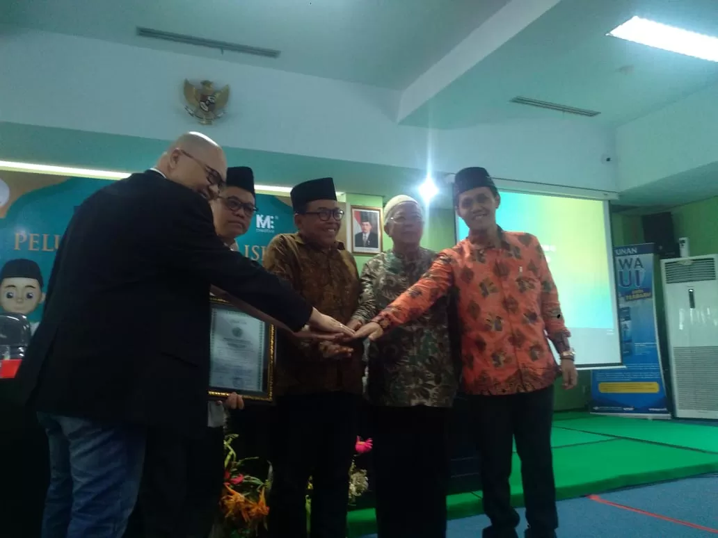 MUI Rilis Buku Panduan Shalat Digital iShalat yang Telah Ditashih