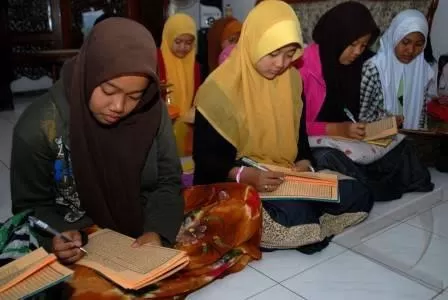 4 Tokoh Intelektual Muslimah Indonesia Era Modern