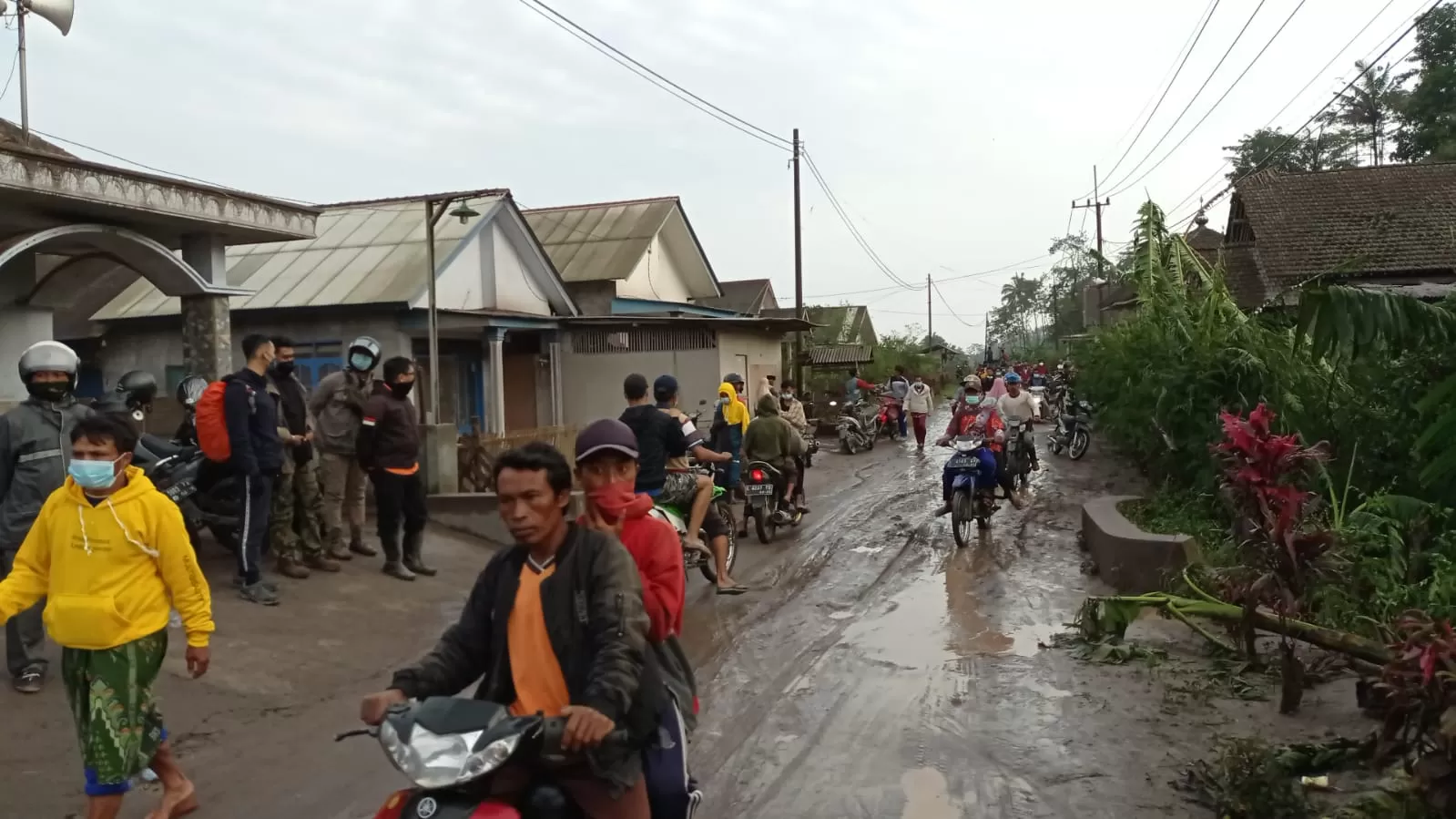 Gunung Semeru Meletus, MUI Ajak Masyarakat Galang Bantuan
