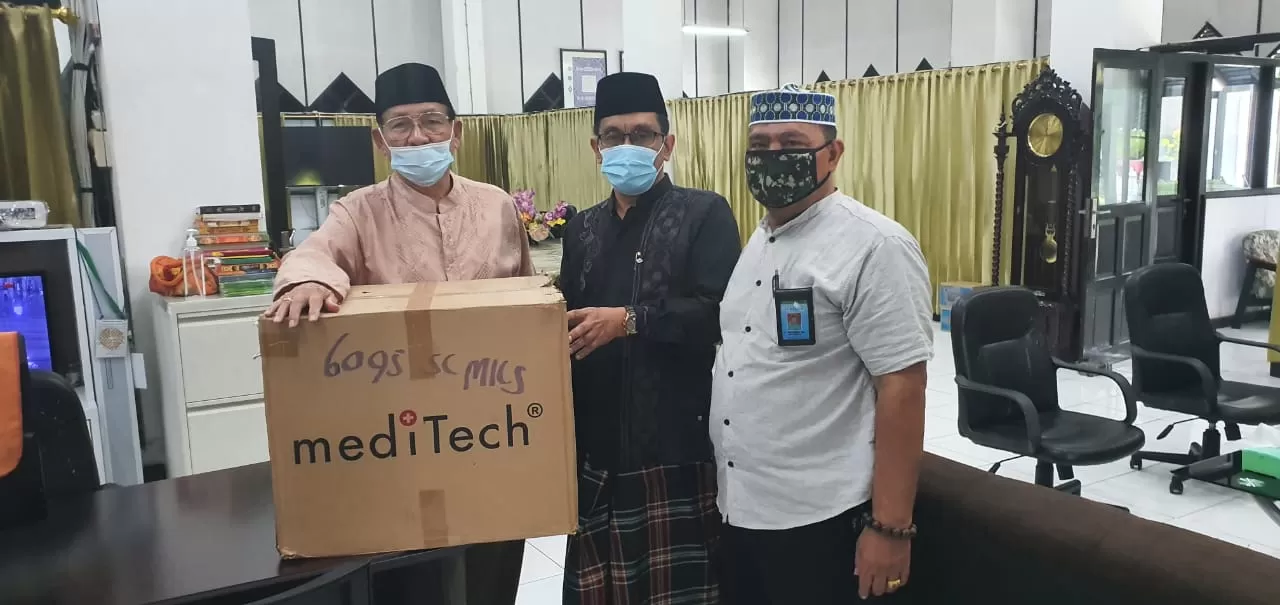 Cegah Penyebaran Covid, MUI Sulsel Beri Bantuan Masker untuk Jamaah Masjid Al Markaz