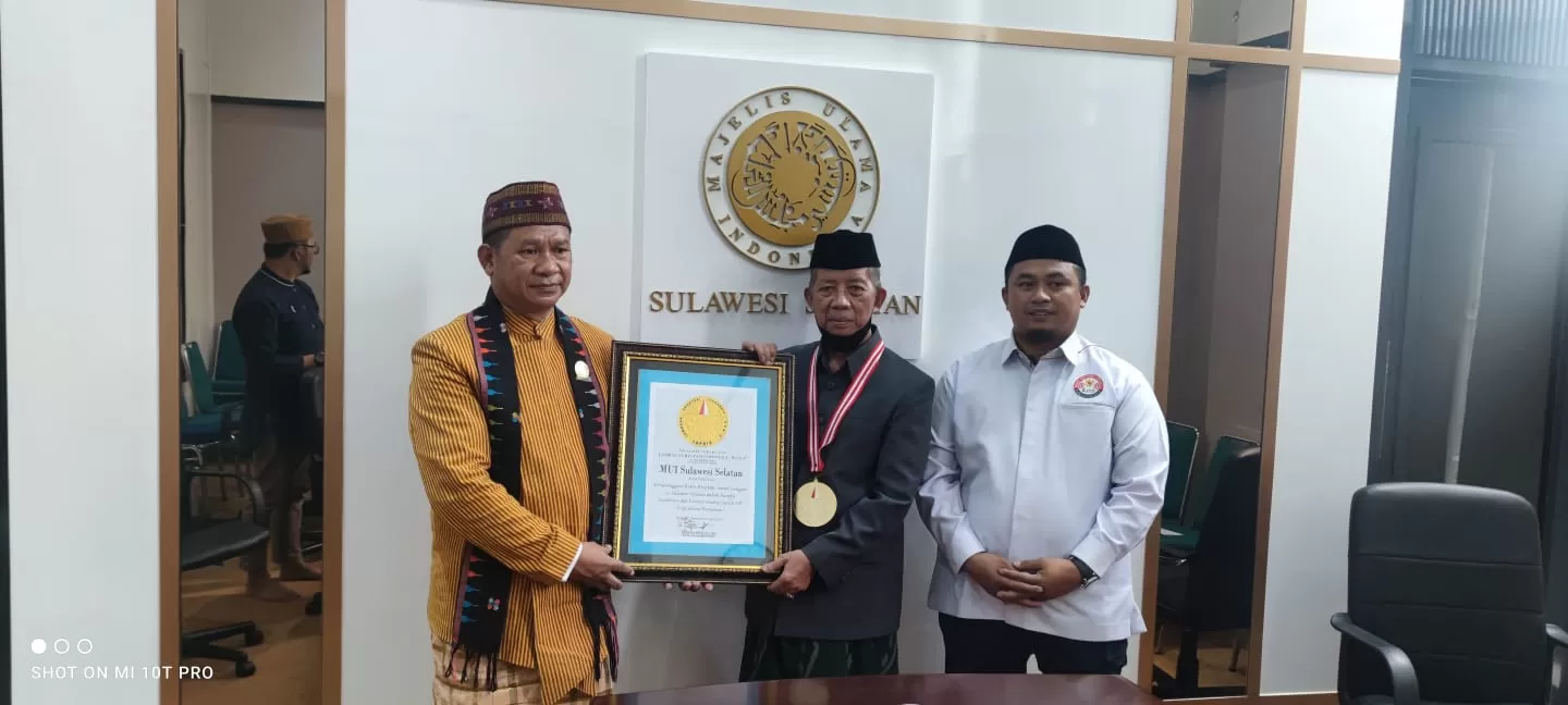 Sinergi KPID Khutbah Serentak, MUI Sulsel Raih Penghargaan dari LEPRID