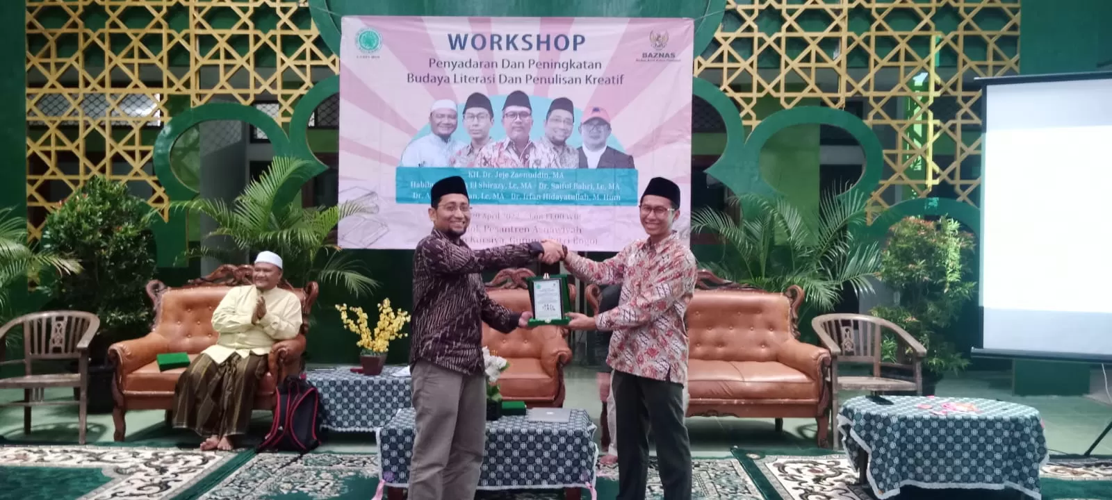 Tingkatkan Kesadaran Literasi, LSBPI MUI Gelar Workshop Bersama Santri