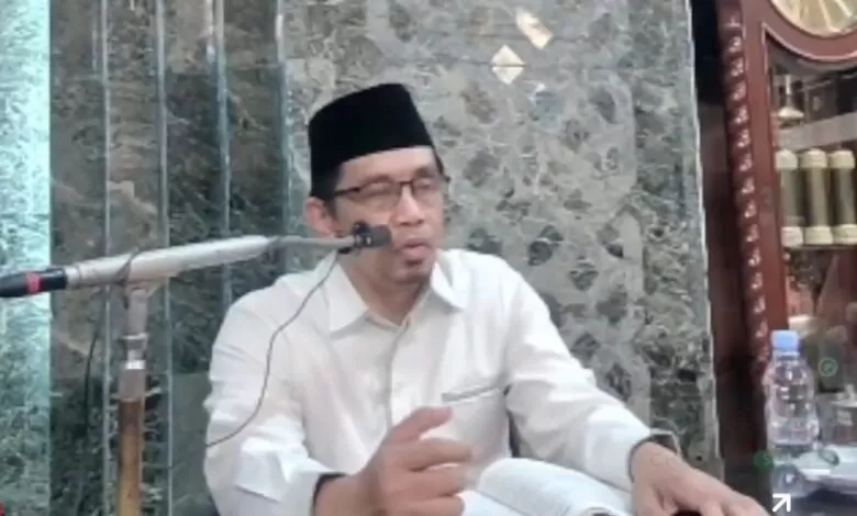HIKMAH HALAQAH: Zikir dengan alat Tasbih, Bagaimana Hukumnya?