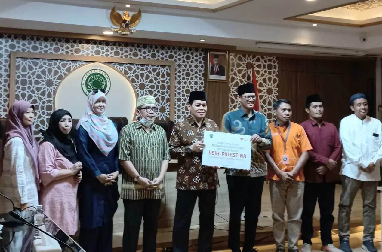 Rumah Zakat Salurkan Donasi Kepada MUI untuk Pembangunan RSIH Palestina