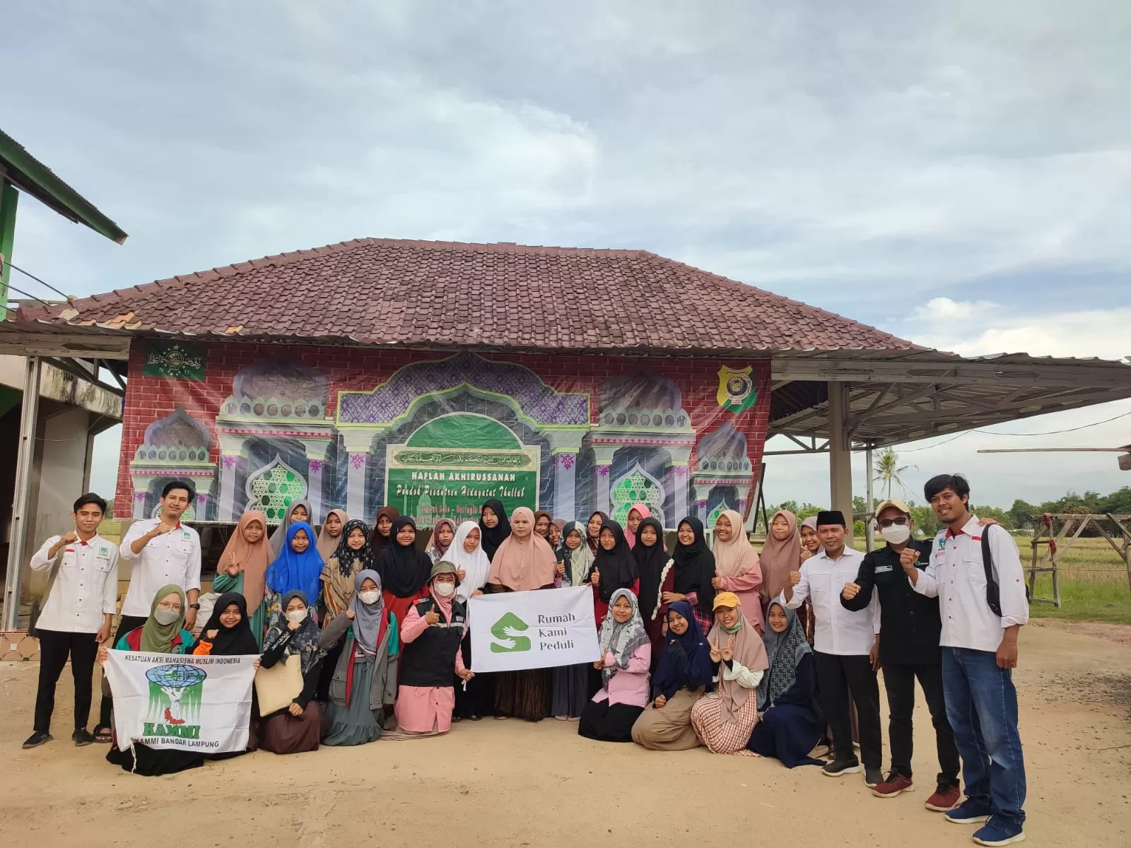 Rumah Kami Peduli Lampung Bantu Salurkan Bantuan Korban Banjir Lamsel