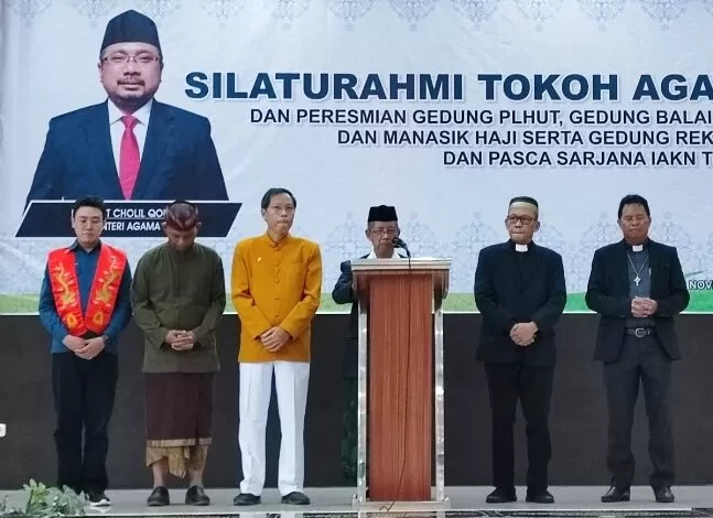 Ketum MUI Sulsel Pimpin Doa Bersama Para Pemuka Agama saat Silaturahmi Bersama Menteri Agama