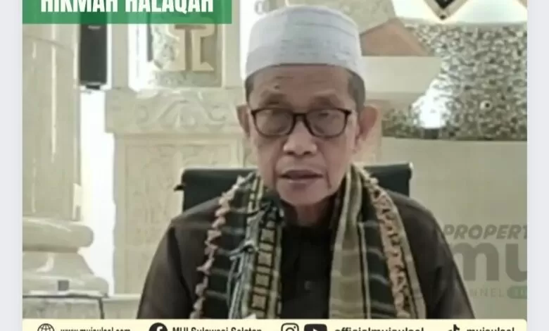 HIKMAH HALAQAH : Hukum Mencium Tangan Guru Menurut Imam Mazhab