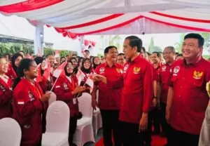 Presiden Jokowi Menyapa Mahasiswa Surabaya usai Peresmian AMN 
