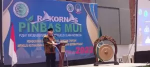 Ketua Panitia H. Andi Thaswin memberikan Laporannya