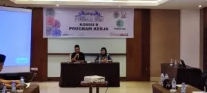 Waspada Santing Pimpin Rapat Komisi B Bersama Eddy WIjaya pada Rakornas PINBAS MUI