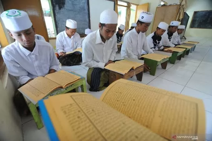 Keutamaan Guru dan Penuntut Ilmu Menurut Sabda Rasulullah SAW