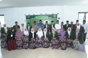 Foto bersama usai pembukaan pelatihan Mubaligat MUI Maros