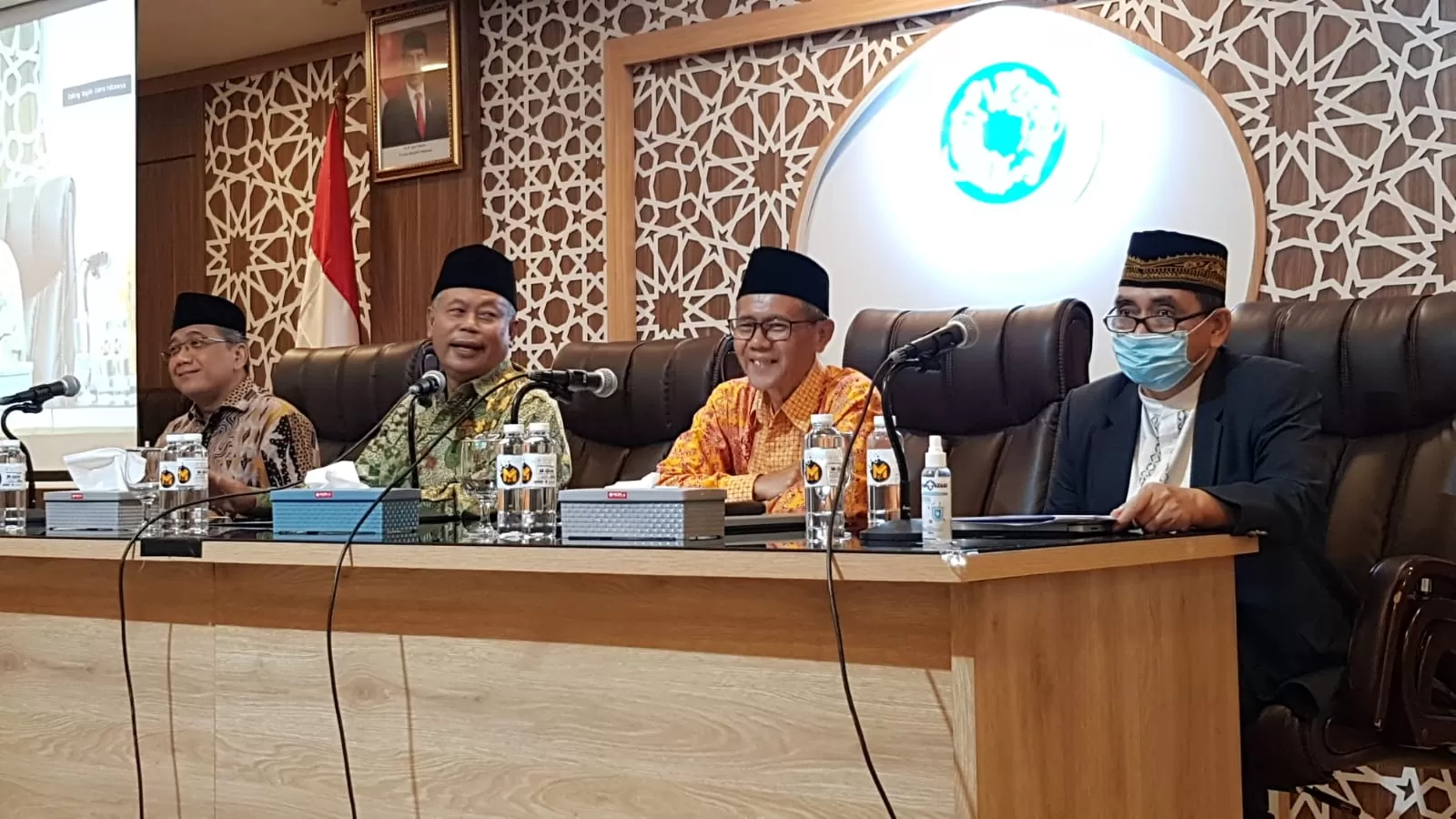 Refleksi Akhir Tahun Komisi Luar Negeri, Waketum MUI Sebut Indonesia Sorotan Perdamaian Dunia