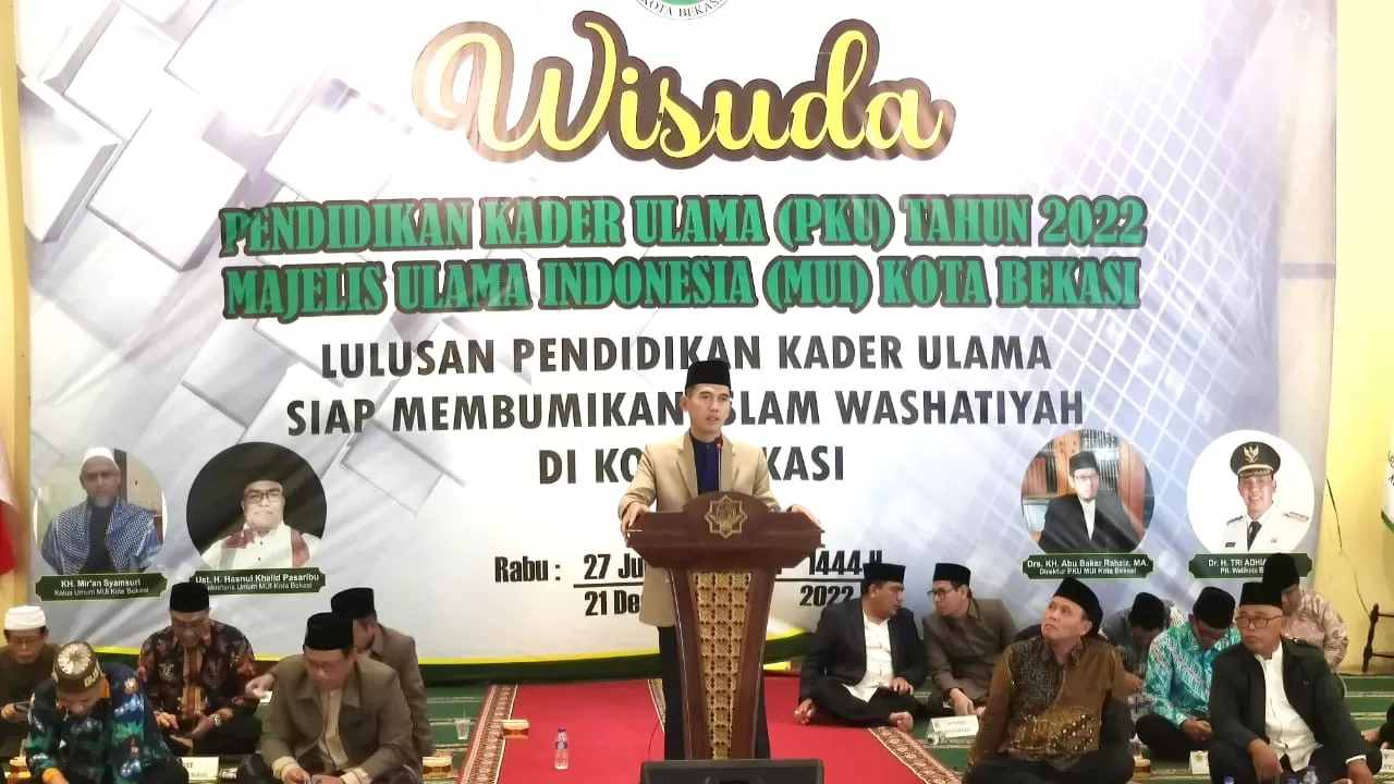 Kepada 43 Wisudawan PKU MUI Kota Bekasi, Kiai Niam: Bumikan Islam Wasathiyah